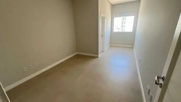 Imagem Apartamento com 3 suítes e 3 vagas de garagem em Meia Praia - Itapema/SC