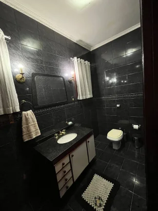 Imagem Sobrado 243 m² 3 Dormitorios sendo 2 Suites 3 Vagas de Garagens