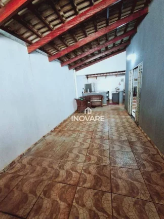 Imagem Casa com 3 dormitórios à venda, 200 m² por R$ 420.000 - Jardim das Palmeiras - Araporã/MG