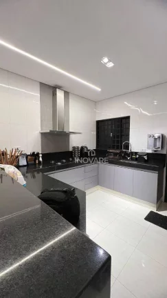 Imagem Casa com 3 dormitórios à venda, 225 m² por R$ 850.000,00 - Jardim Leonora Ll - Itumbiara/GO