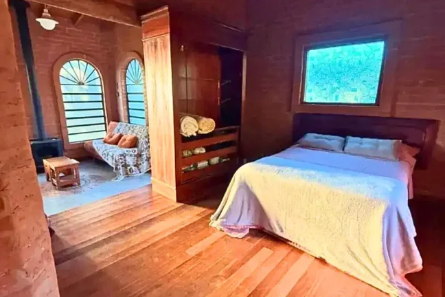 Imagem Casa Rústica de Montanha com Vista Aberta a 1.450 m de Altitude em São Bento do Sapucaí