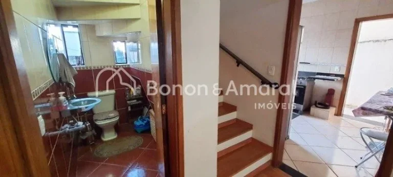 Imagem Excelente casa com 3 dormitórios, sendo 1 suíte com varanda, banheiro social, e um living amplo qu...