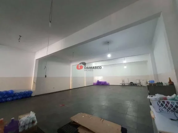 Imagem Casa à venda com 3 Quartos, 3 Suites, 3 Vagas, 751M², Utinga, Santo André - SP