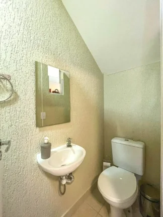 Imagem Charmosa residência no Jardim Paraíso, com 3 suítes, garagem para 5 carros, churrasqueira, cozinha planejada.