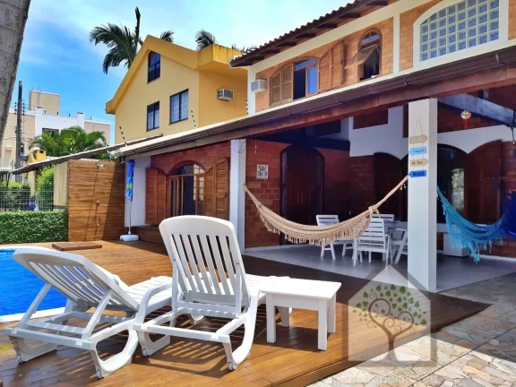 Imagem Casa na quadra da praia de Canasvieiras
