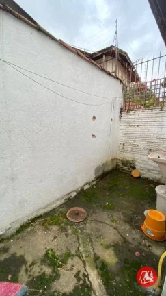 Imagem No bairro Rio Branco, casa em terreno de 165 m².