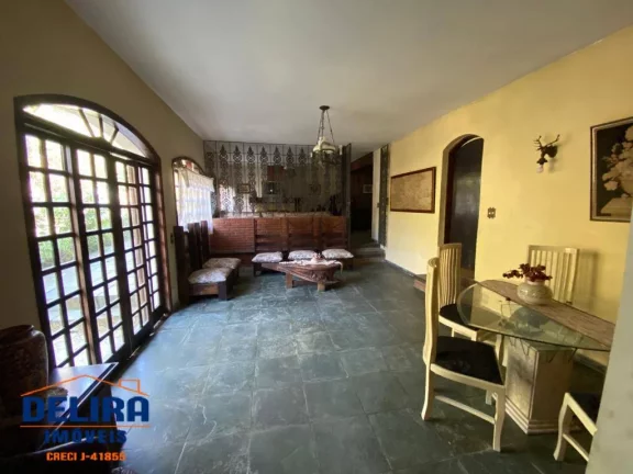Imagem Sítio à venda com piscina,2 casas com um ótimo espaço.