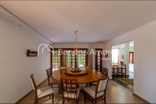Imagem Casa excelente, com 6 quartos, todos são suítes, 8 banheiros, com elevador, 5 pontos de ar condici...
