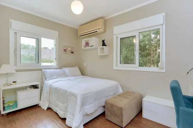 Imagem Casa mobiliada em condomínio fechado com 3 dormitórios sendo 1 suíte e 4 vagas em Curitiba