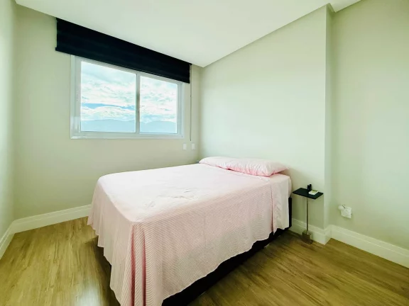 Imagem Apartamento mobiliado com 4 dormitórios sendo 2 suítes e 2 vagas de garagem em Balneário Camboriú
