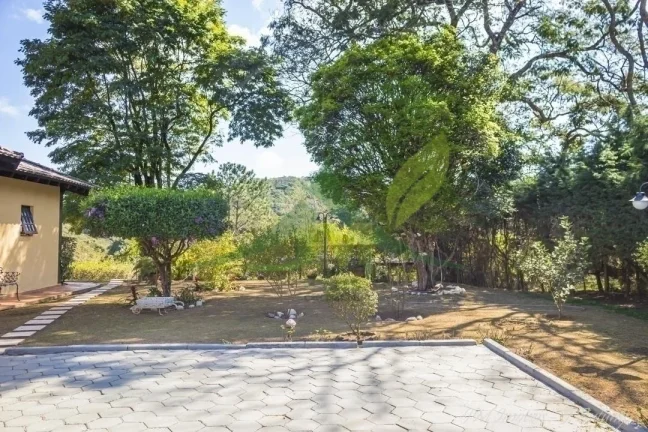 Imagem Chácara Exclusiva em Condomínio à Venda em Atibaia: Conforto e Elegância