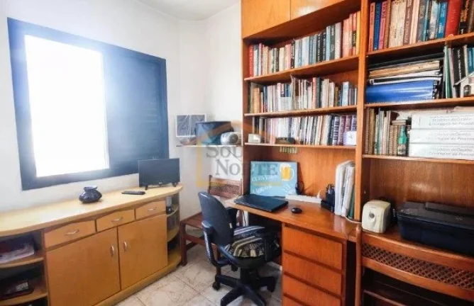 Imagem Apartamento amplo, com 3 dormitórios, sendo 1 suíte, 2 banheiros. Conta com varanda, box, armário...