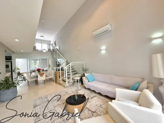 Imagem Residência de Luxo no Condomínio Reserva da Mata: 3 quartos, 3 suítes, 3 salas, 4 banheiros, 4 vagas, 231,40m² - Vinhedo-SP.