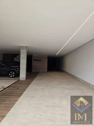 Imagem Lindo apartamento em prédio 2 andares com elevador.