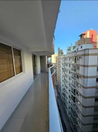Imagem Apartamento quadra mar com 3 dormitórios sendo 1 suíte e 2 vagas de garagem Balneário Camboriú/SC