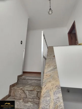 Imagem Sobrado com 03 Dormitórios ( 1 Suíte com Terraço), 02 Vagas para automóvel, bairro extremamente arborizado- perto da USP ( Jd Rizzo - Butantã).