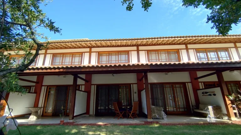 Imagem Apartamento duplex à venda, localizado no bairro Praia do Forte em Mata de São João-BA