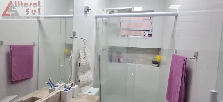 Imagem Casa à venda em Praia Grande-SP, bairro Vilamar, 2 quartos, 1 suíte, 1 sala, 2 banheiros, 95m². Confira já!
