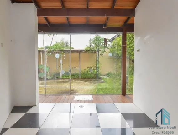 Imagem Casa c/ edícula, residencial/comercial, 03 quartos c/suítes, 10 vagas, no Mossungue em Curitiba - PR