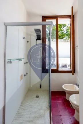 Imagem Casa de luxo na Vila Madalena: 4 quartos, 4 suítes, 2 salas, 6 banheiros, 2 vagas, 376m² - São Paulo-SP.