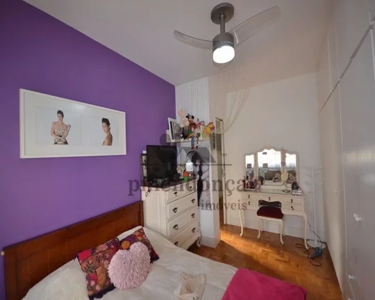 Imagem Lindo apartamento amplo arejado, decorado com muito bom gosto, todo reformado, com living para 02 am...