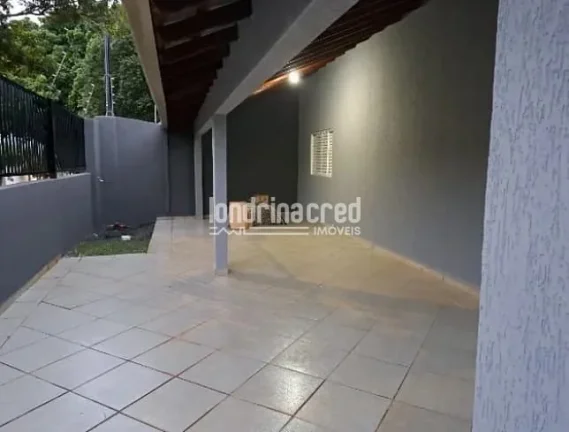 Imagem Casa de Esquina no Conjunto Alexandre Urbanas, Zona Leste de Londrina: 3 quartos, suíte, garagem para 2 carros e excelente localização próxima a comércios!