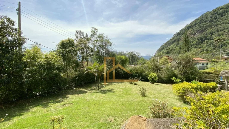 Imagem Casa linear com 4 dormitórios à venda, 156 m² - Granja Guarani - Teresópolis/RJ