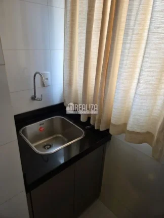 Imagem Apartamento de 3 dormitórios com móveis planejados e piscina no Condomínio Residencial Nas Rocas, bairro Olinda, em Uberaba