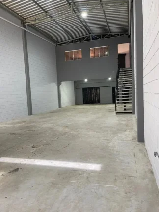 Imagem Salão Comercial para Locação em Sorocaba-SP, Bairro Jardim Piazza Di Roma: 1 Sala, 3 Banheiros, 5 Vagas de Garagem, 290m².