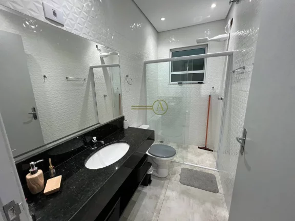 Imagem Casa novíssima térrea, 100 metros da praia, piscina e lavabo