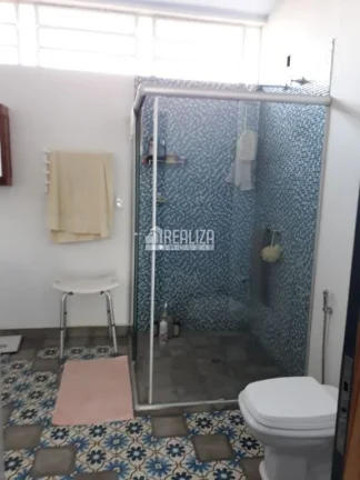 Imagem Casa com apartamento conjugado 5 dormitórios no Parque das Américas, em Uberaba