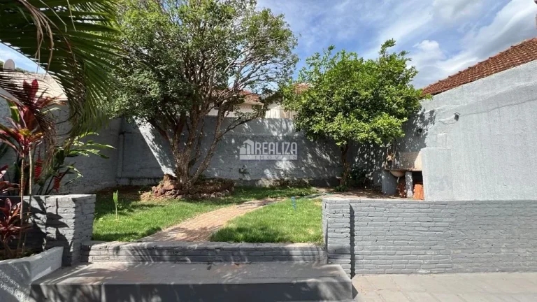 Imagem Encantadora casa de 4 dormitórios no bairro Estados Unidos em Uberaba