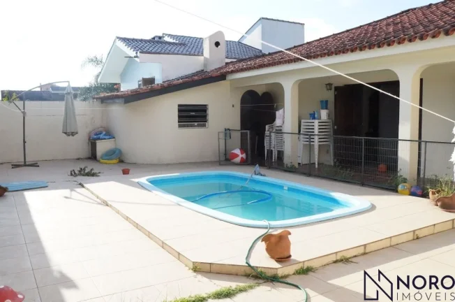 Imagem Casa ampla esquina 3 dormitórios suíte piscina gar 2 car Bairro Lourdes