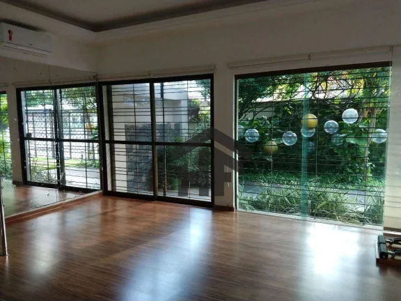 Imagem Casa de 330m² à venda, com 4 Quartos e 6 Salas, localizada no Poço, Recife - Pernambuco.