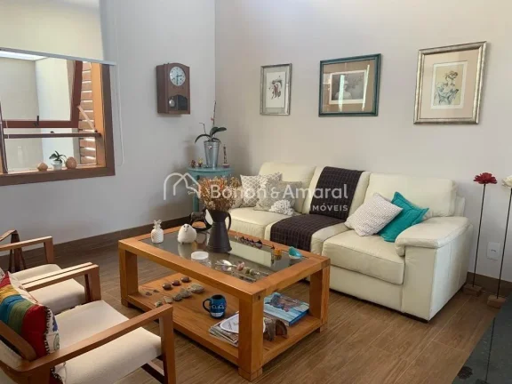 Imagem Casa térrea com sala de estar, sala de tv, lavabo, sala de jantar integrada à cozinha planejada e ...