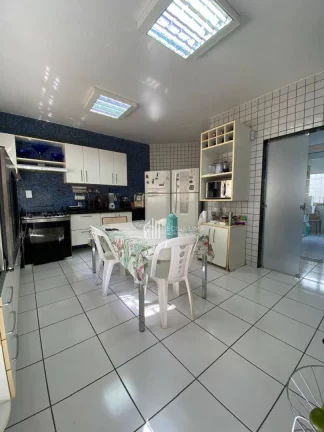 Imagem Casa à venda com 4 dormitórios (três suítes) R$ 1.600.000 - BOM PARA CLINICAS . Jóquei - Teresina/PI