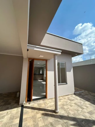 CASA À VENDA NO LÍVIA - C/ 3 DORM