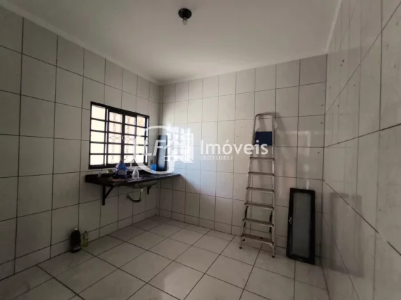 Imagem Casa para locação em Campo Grande-MS, no Jardim Colúmbia: 2 quartos, 1 sala, 1 banheiro e 3 vagas de garagem!