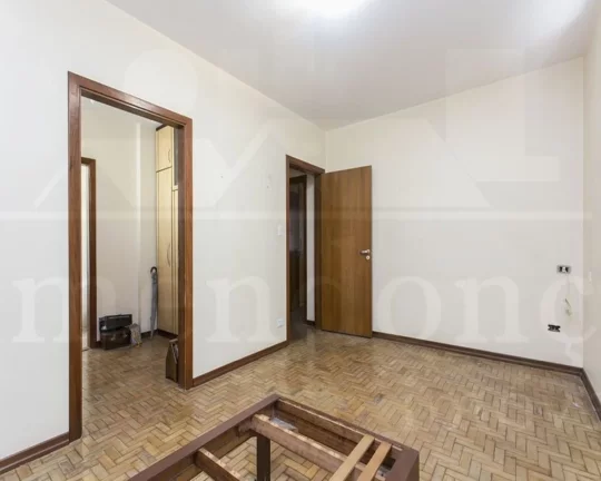 Imagem Apartamento amplo com piso de tacos, living para 02 ambientes, lavabo, 04 dormitórios sendo 01 suí...