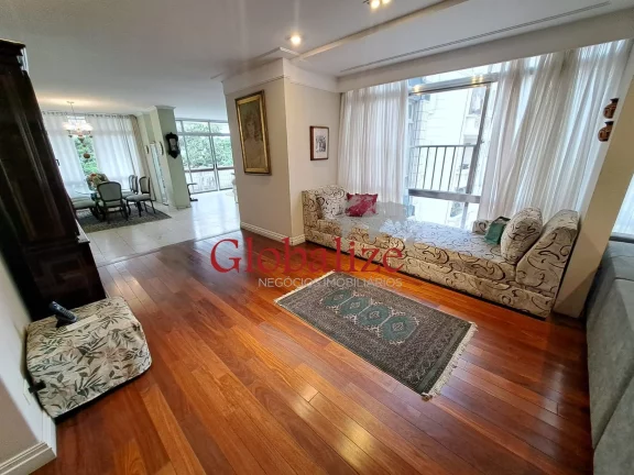 Imagem Apartamento à venda com 345m², 3 dormitórios, 2 suítes, closet, 2 vagas, dependência, quadra da praia por R$ 1.600.000,00 no Gonzaga em Santos