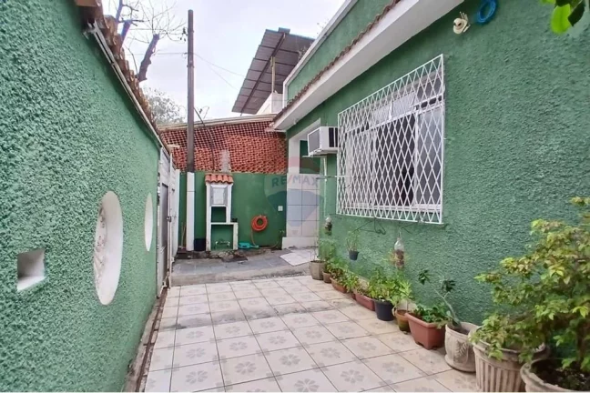 Imagem casa à venda com 2 quartos, 243 m² em Cascadura, Rio de Janeiro.