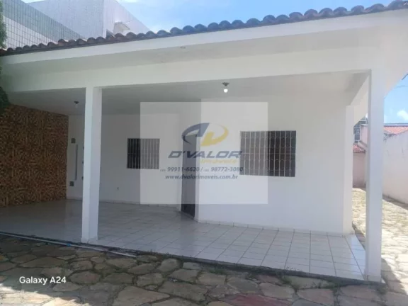 Imagem Vendo Casa com 159 m², 3 quartos s/ 1 suíte + DCE, sala p/ 2 ambientes, piscina e 3 vagas