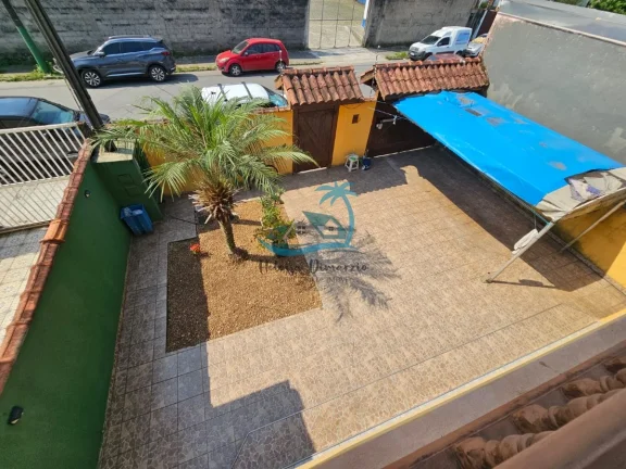 Imagem Casa assobradada com 215 m² de área construída a venda na região central de Ubatuba.
