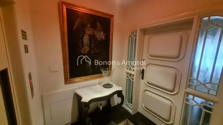 Imagem Localizado no coração do Cambuí, este finíssimo apartamento oferece o que há de melhor em confo...