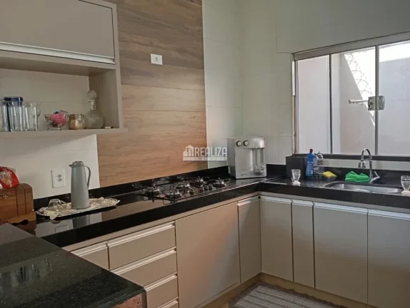 Imagem Casa à venda no Parque das Flores, em Aramina: 2 dormitórios, piscina e varanda gourmet