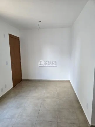Imagem Apartamento de 2 dormitórios com piscina e portaria 24hrs no Condomínio Reserva do Lago, em Uberaba