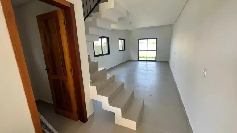 Imagem Casa com 3 dormitórios sendo 1 suíte e 1 vaga de garagem - Campeche, Florianópolis/SC