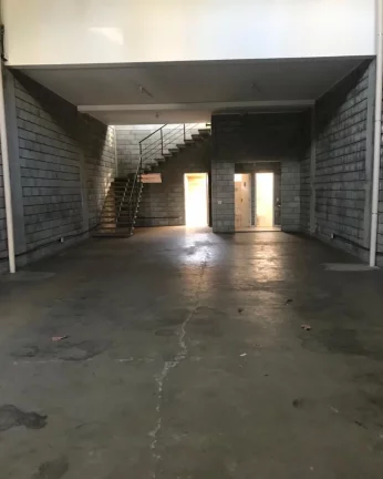 Imagem galpão com 250 m2, com pé direito de 7 m FL26