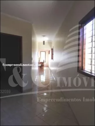 Imagem Casa para Venda em Araras, Jardim da Colina, 3 dormitórios, 1 suíte, 1 banheiro, 1 vaga