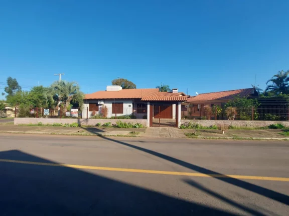 Imagem Ampla casa de 3 quartos com 145 metros construídos e 377 metros de terreno